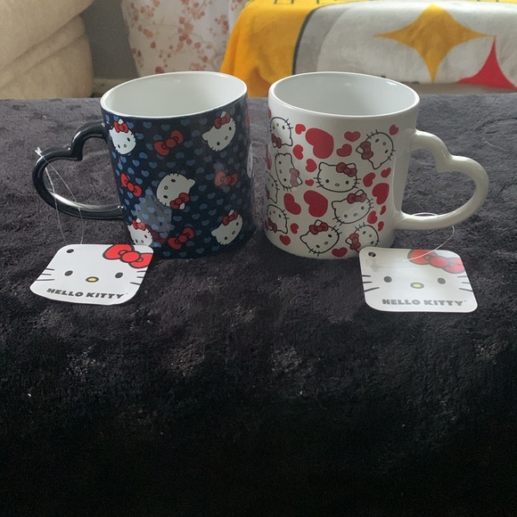 NWT Hello Kitty Collectible Ceramic Mugs w/Heart-Shaped Handle • Set of (2) Cups - Picture 7 of 7